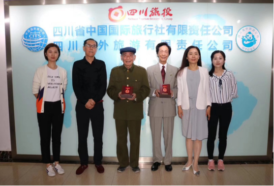 省菲律宾亚星公司集团发放庆祝中华人民共和国成立70周年纪念章