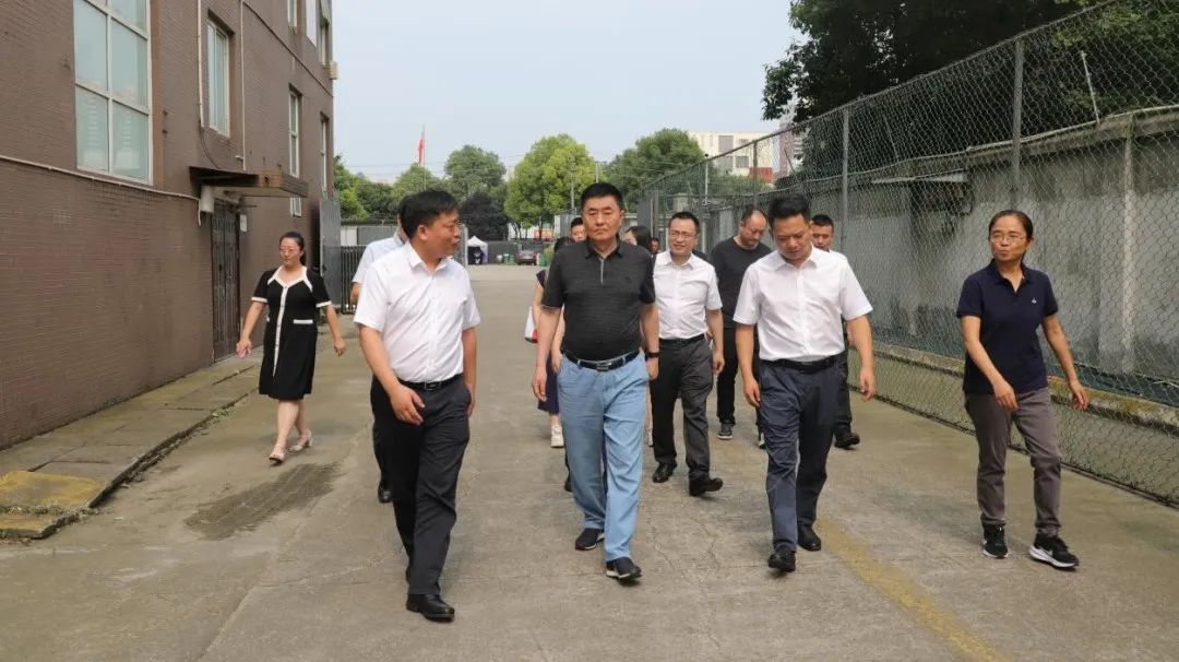 省菲律宾亚星公司集团领导带队调研锦弘集团文印中心保密命题阅卷印制基地