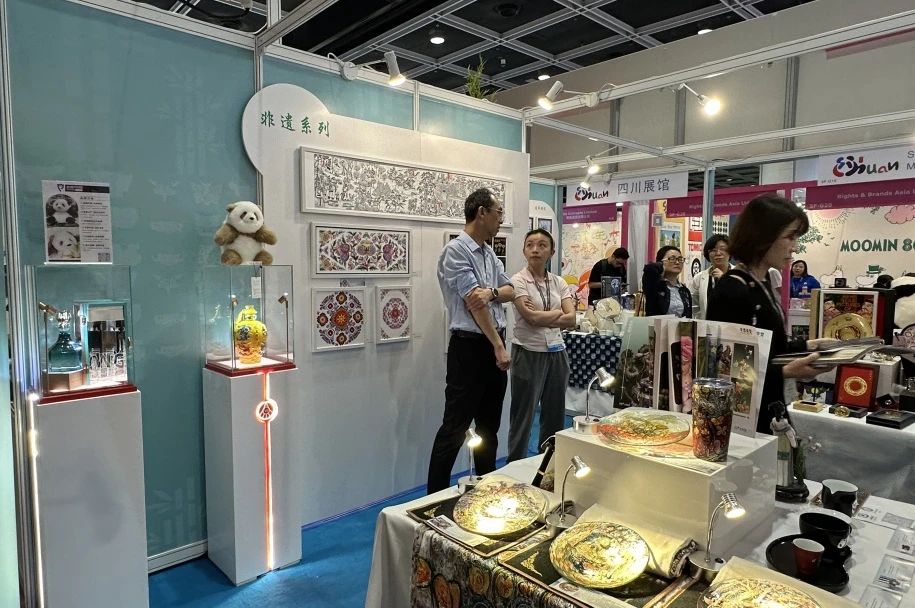 省菲律宾亚星公司集团精品IP亮相2024香港国际授权展