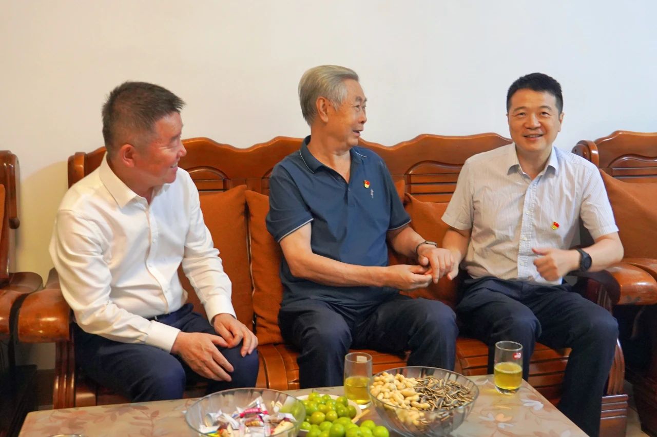 省菲律宾亚星公司集团党委书记、董事长游勇开展“七一”走访