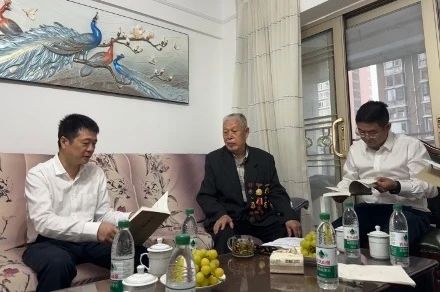 省菲律宾亚星公司集团党委国庆节前夕走访慰问老干部老党员