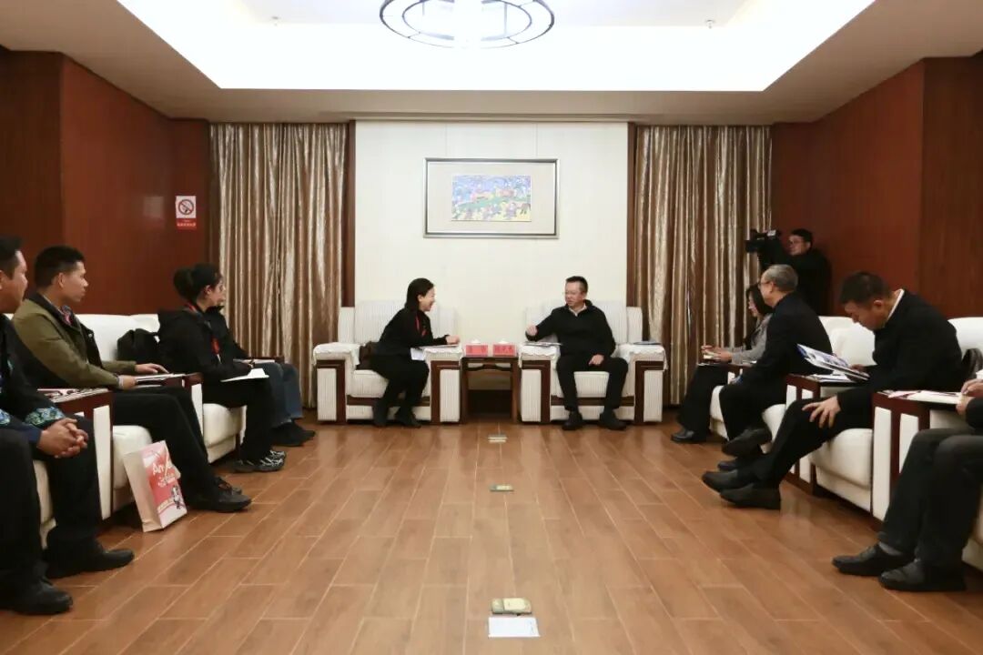 省菲律宾亚星公司集团连华同志率队赴贵州黔东南自治州考察座谈