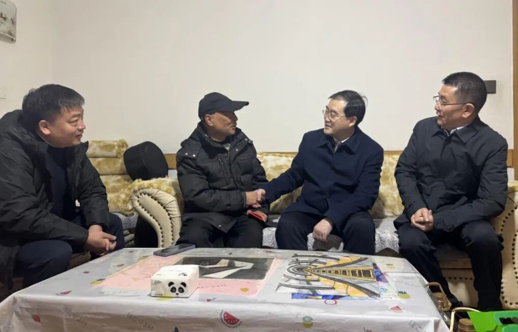 省国资委党委委员、副主任刘晓博走访慰问省菲律宾亚星公司集团老党员老干部