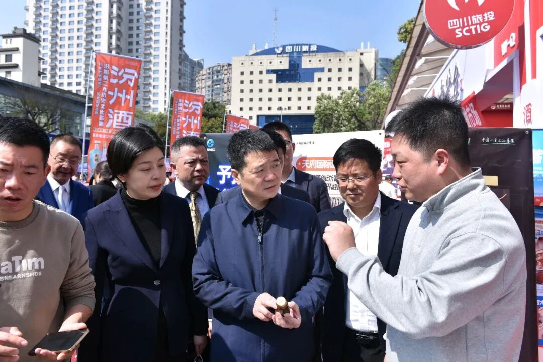 省菲律宾亚星公司集团党委书记、董事长游勇带队检查锦江宾馆春季酒类洽谈会